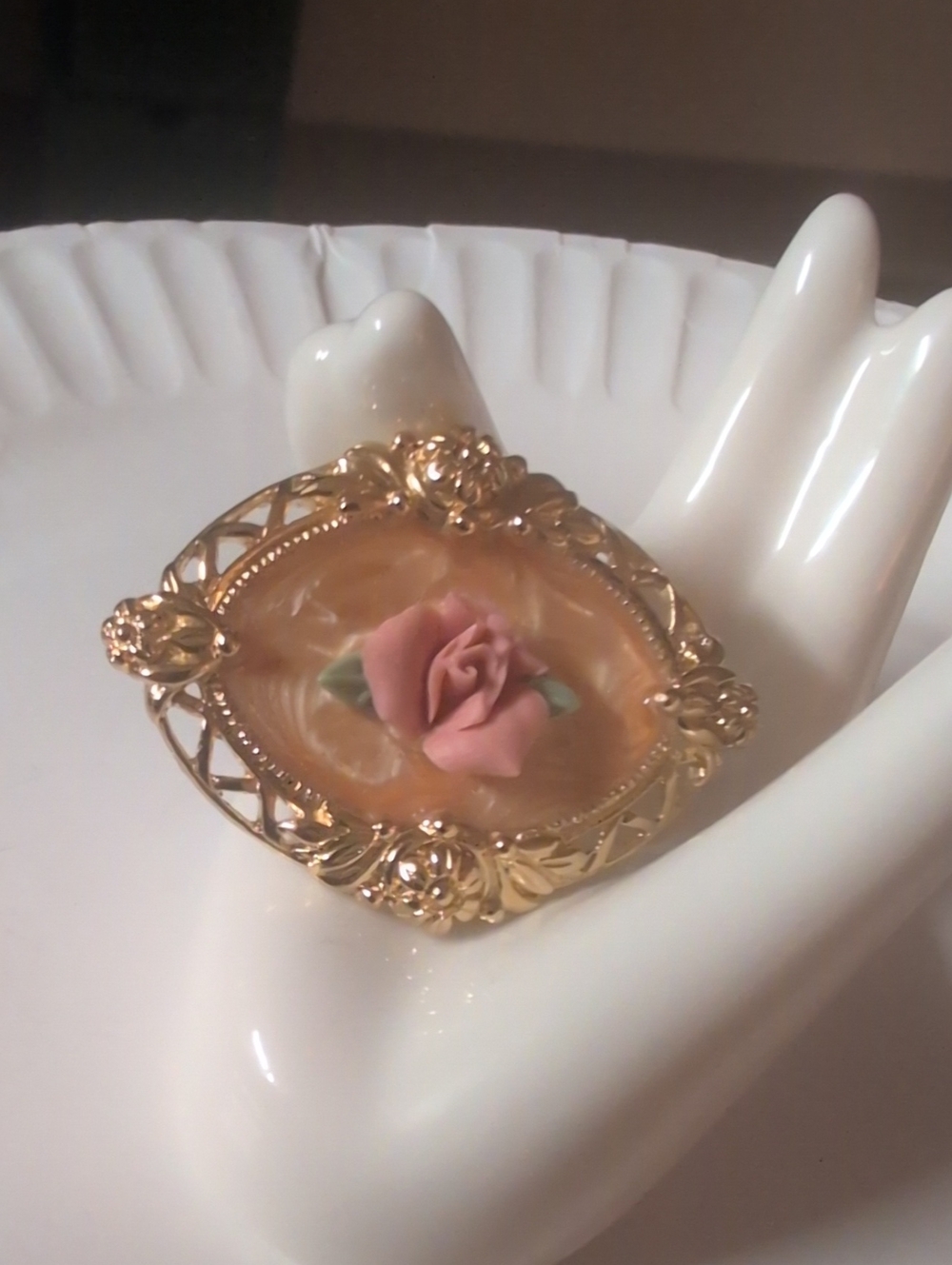 VTG Avon Gold-Tone Porcelain Pink Rose Brooch - Women's Jewelry